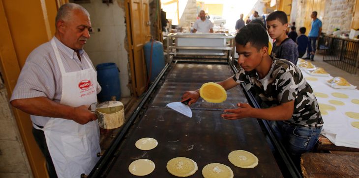الأردنيون يتخلون عن أبرز عاداتهم في