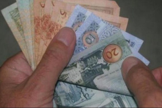 الحكومة تعلن صرف رواتب حزيران قبل