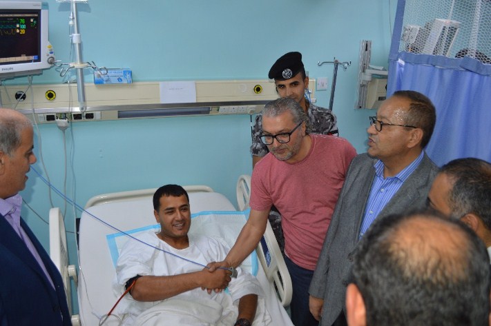 الطراونة ومقدادي يزوران مصابي الامن العام