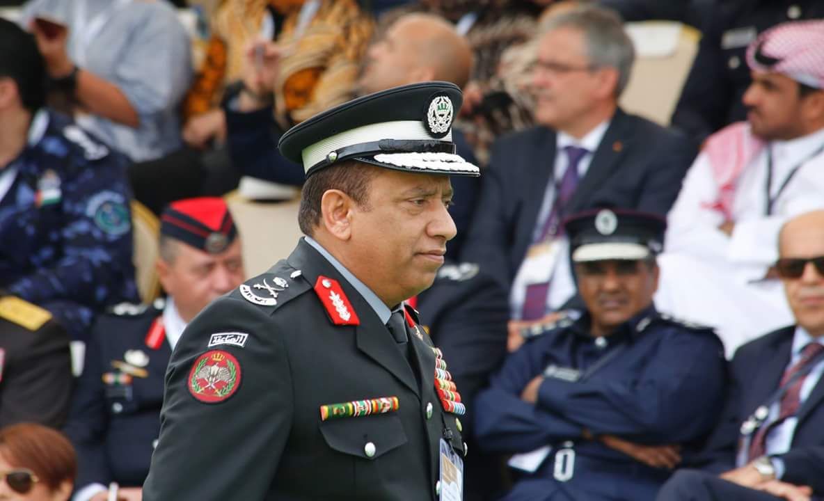 الحواتمة يسرد نكتة: مطالب بتعيين مدير