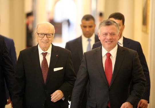 السبسي يتصل بالملك