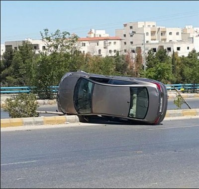 إصابة (3) أشخاص اثر حادث تدهور