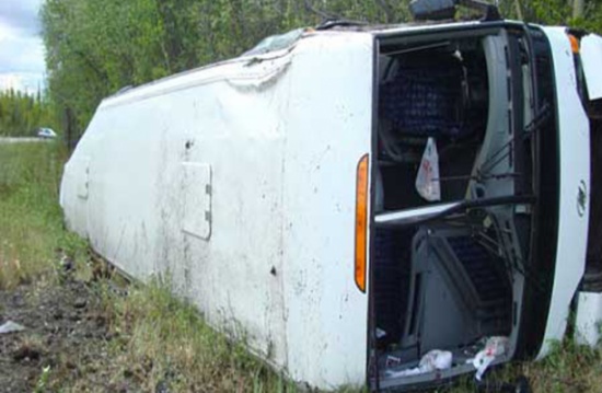 23 إصابة بتدهور باص كوستر بمنطقة