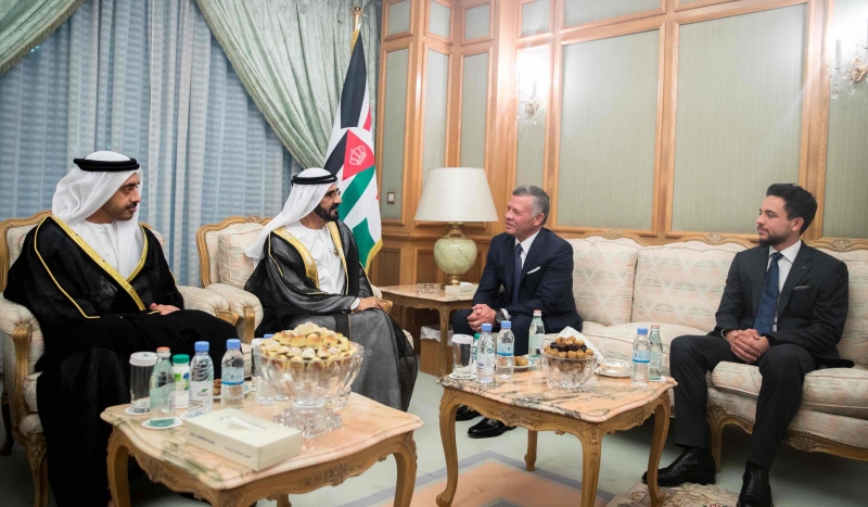 الملك يلتقي محمد بن راشد في