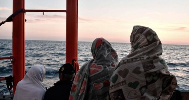 اسبانيا تقرر استقبال سفينة الإنقاذ المحاصرة