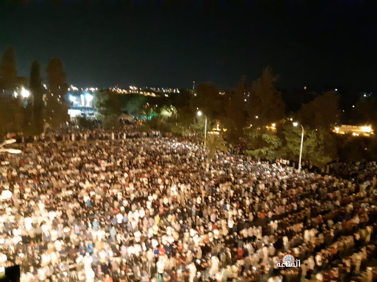 ساحات المسجد الأقصى تفيض بالمصلين في