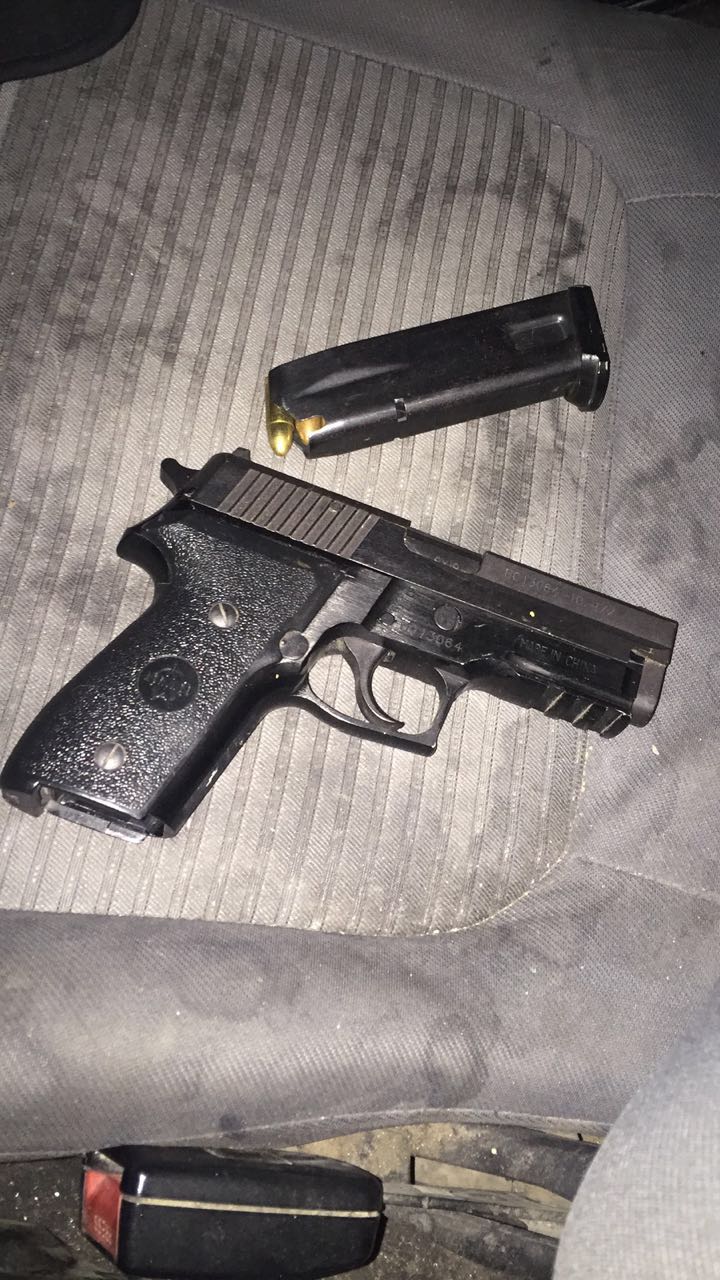 القبض على 3 مروجين بعد مقاومة