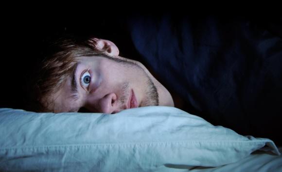 الأرق يسبب تآكل الدماغ