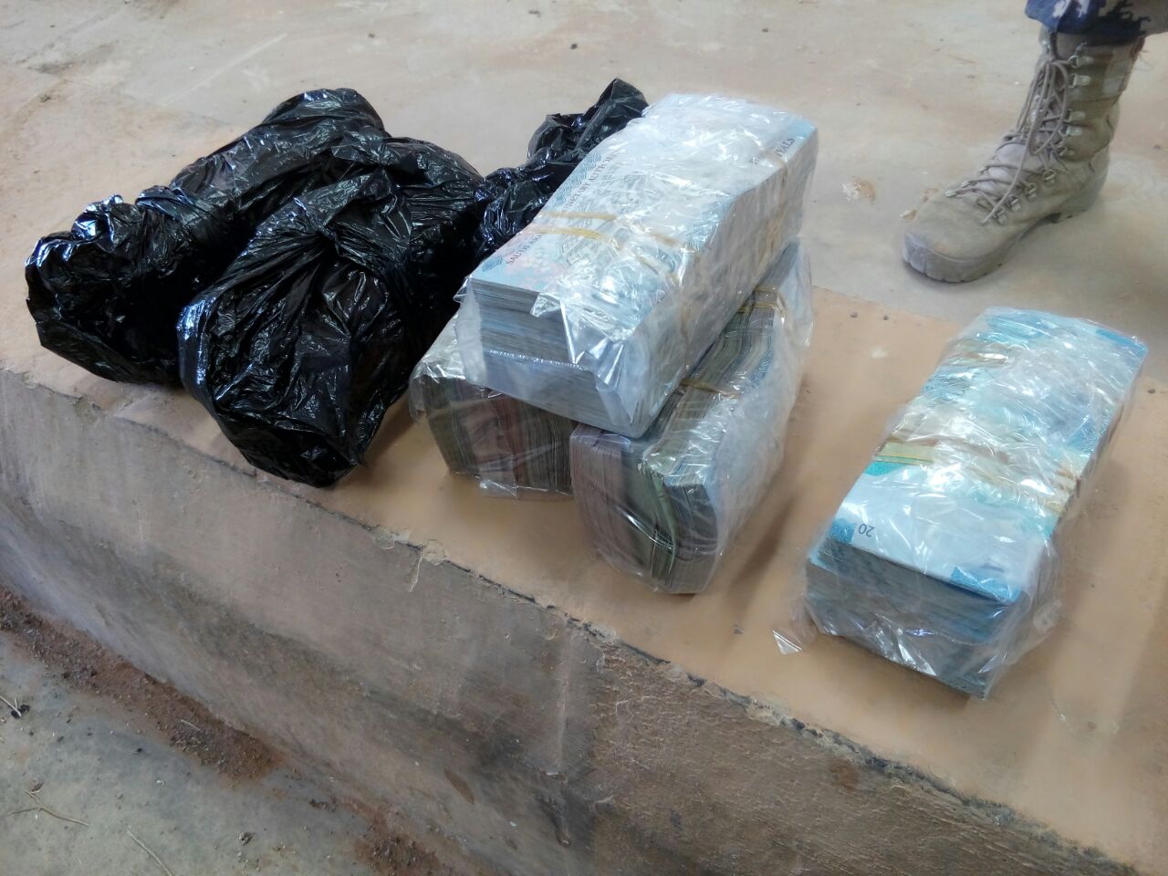 الجمارك الأردنية تحبط تهريب عملات وسبائك