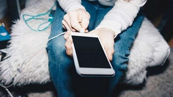 لماذا لا يجب شحن الهاتف أثناء