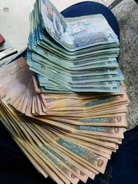 800 من الوزراء والنواب والأعيان السابقين