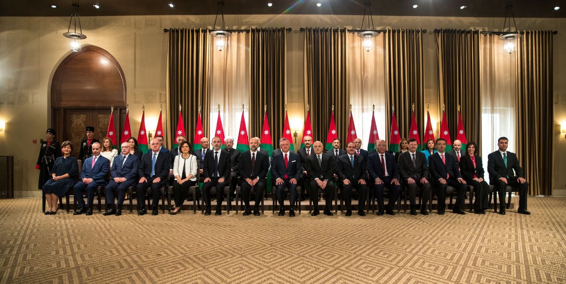 حكومة الرزاز تحلف اليمين أمام الملك