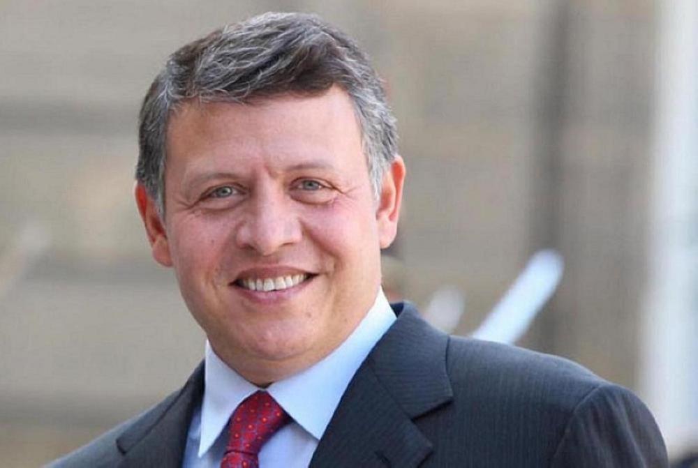 الملك والملكة وولي العهد يهنئون بعيد