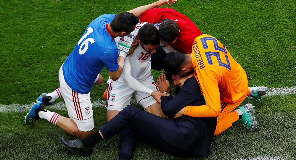 شاهد.. . ردة فعل روحاني لحظة