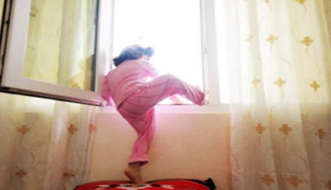 وفاة طفل اثر سقوطه من شرفة