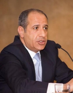 اللوزي أقوى المرشحين لخلاقة القيسي سفيرا