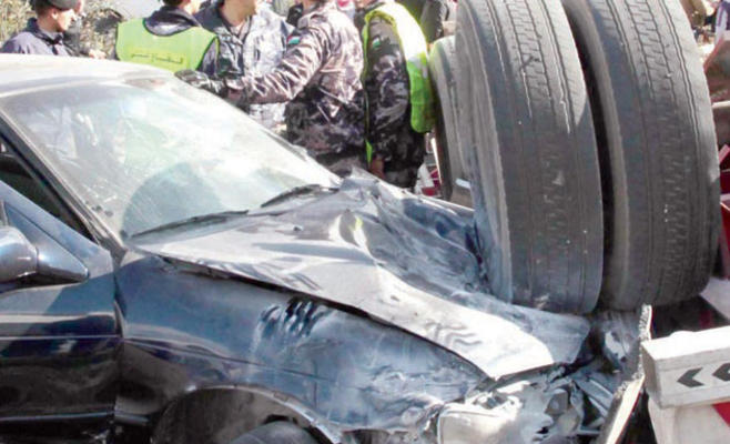 وفاة وإصابة بحادث تصادم بين تريلا