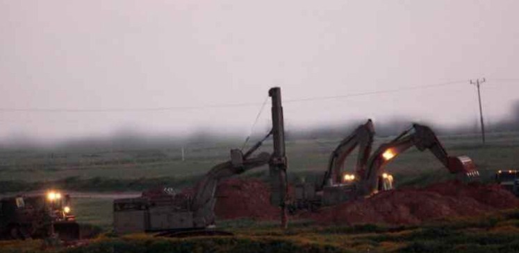 الاحتلال يسرّع أعمال بناء «السور العملاق»