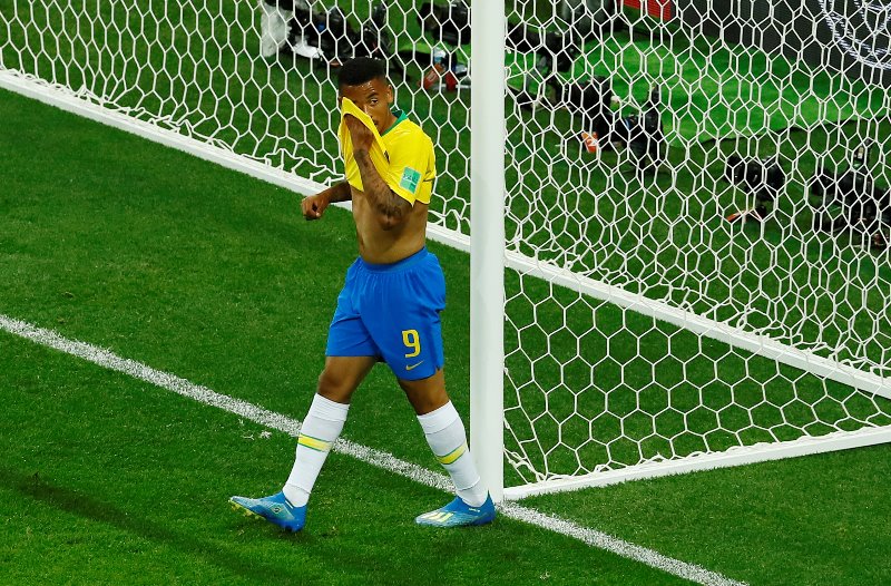 سويسرا تجبر البرازيل على التعادل في