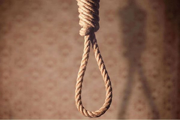 الأمن يحقق بشبهة انتحار فتاة شنقا