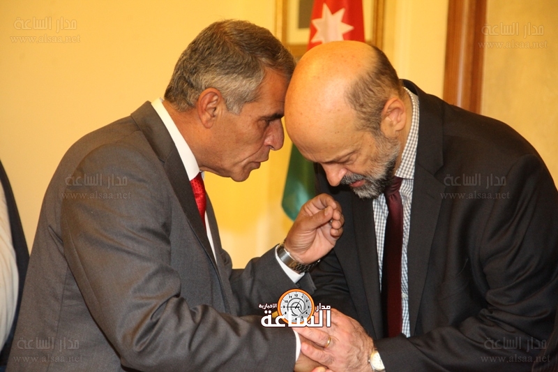 الحكومة تتقبل التهاني في بيت الضيافة