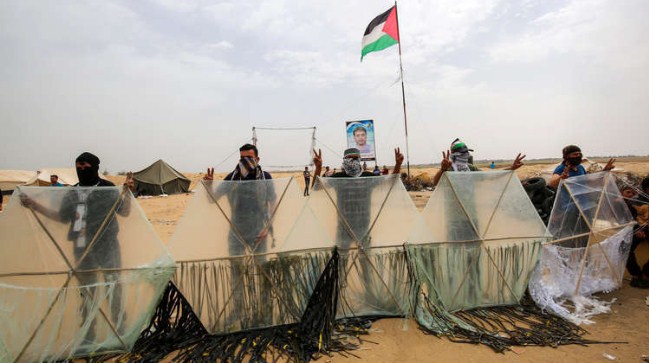 إسرائيل تتوعد مطلقي الطائرات الورقية بالقتل