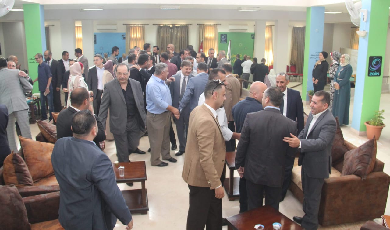 رئيس «البلقاء التطبيقية» يتبادل التهاني في