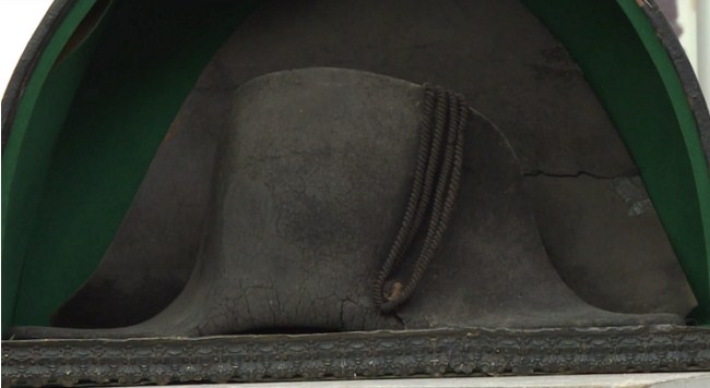 قبعة نابوليون في مزاد علني