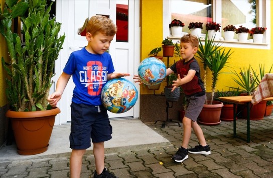 150 توأما بمدينة واحدة في البوسنة