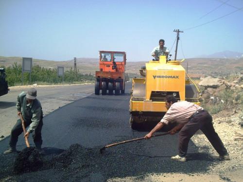 عطاءات اسفلتية لشوارع في لواء الكورة