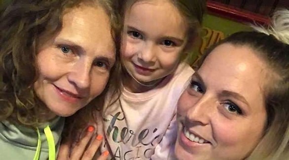 تكتشف أن جارتها الجديدة هي أختها