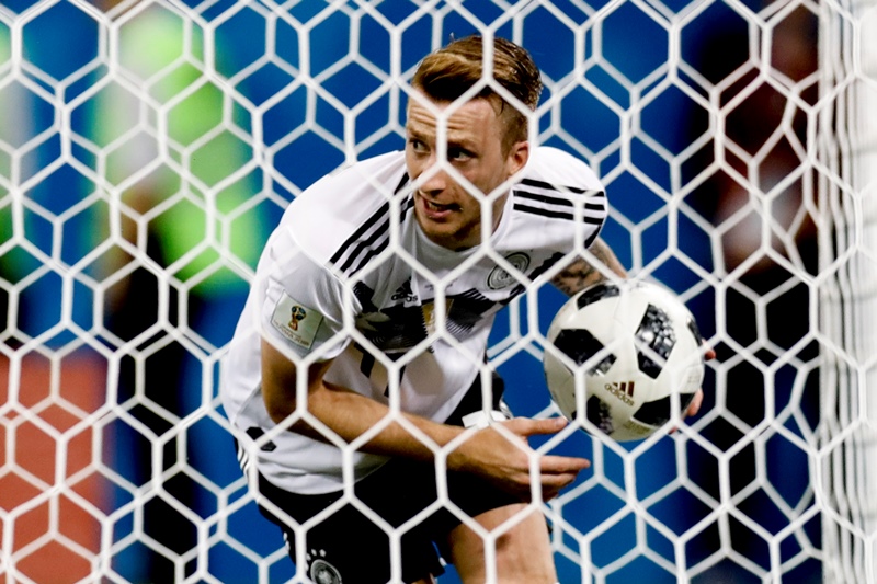 الألمان يهزمون السويديين في الوقت القاتل