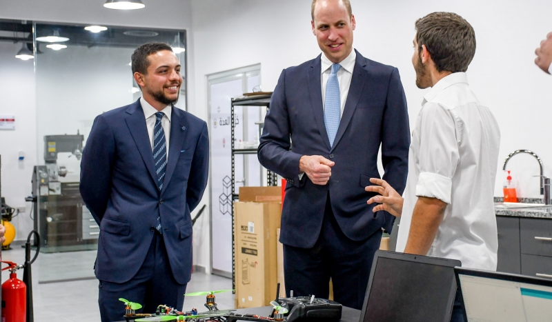 الأمير الحسين يصطحب الأمير ويليام في