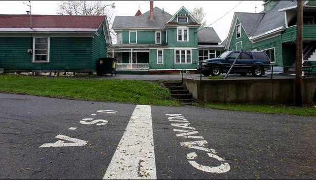 القوانين الأمريكية لا ترحم حتى السائحات