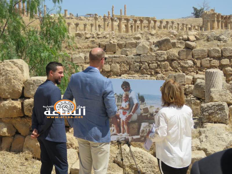 ولي العهد يصطحب الأمير وليم إلى