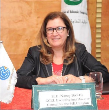 وزيرة سابقة تعلن استعدادها للعمل مجانا