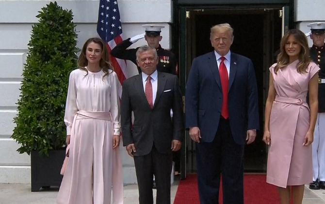 الملك يصل الى البيت الابيض لاجراء