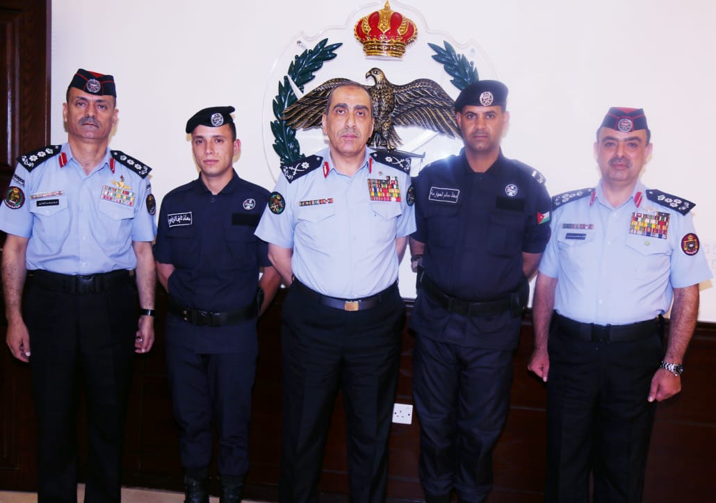 الحمود يكرم نخبة من أبناء جهاز