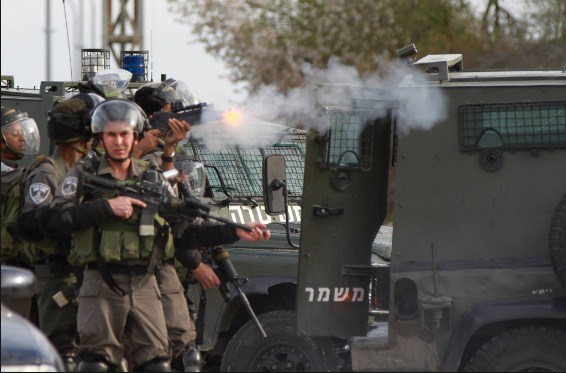 الاحتلال الاسرائيلي يعتقل شابا فلسطينيا بعد