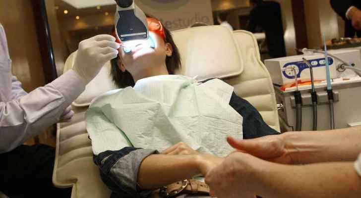 عملية تبييض أسنان تنتهي بطلب ’الموت