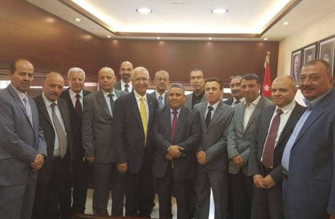 «النقباء» يشكل (3) لجان لدراسة «الضريبة»