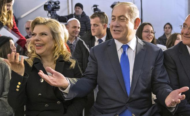 شمبانيا وطقم مجوهرات يورطان نتنياهو.. وزوجته