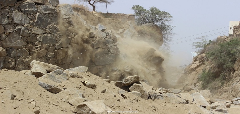 وفاة شخص بانهيار مقطع صخري داخل