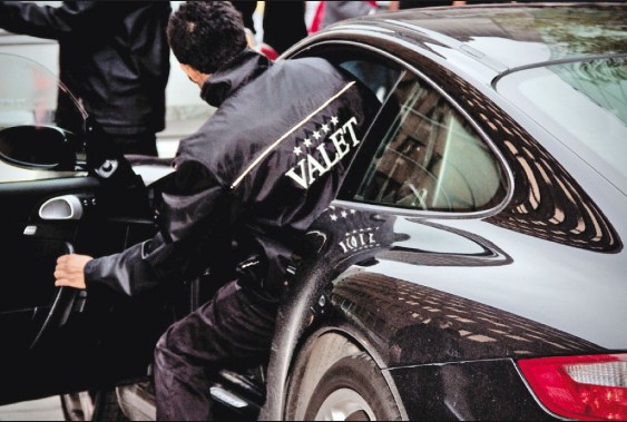 السماح بإضافة خدمة «الفاليت» لرخص المطاعم