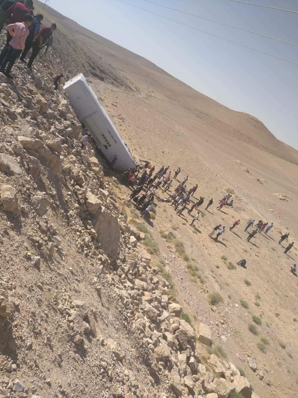 وفاة و48 إصابة بتصادم حافلة ومركبة