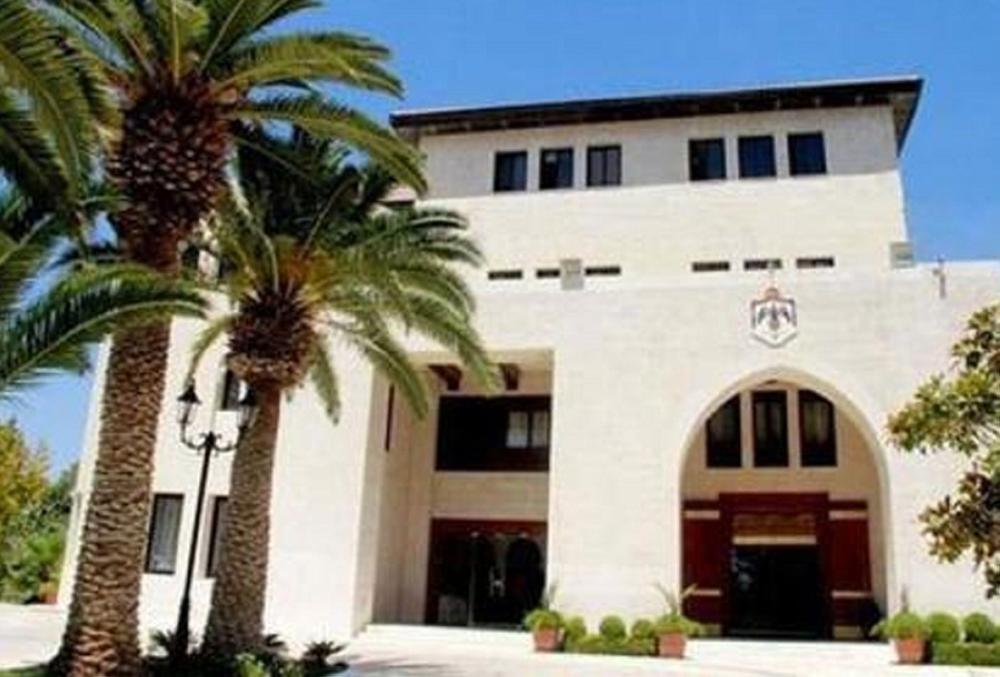 قبول استقالة المبيضين