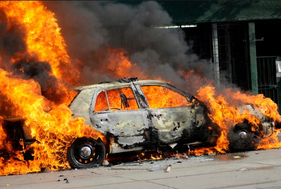 إخماد حريق مركبتين في طبربور