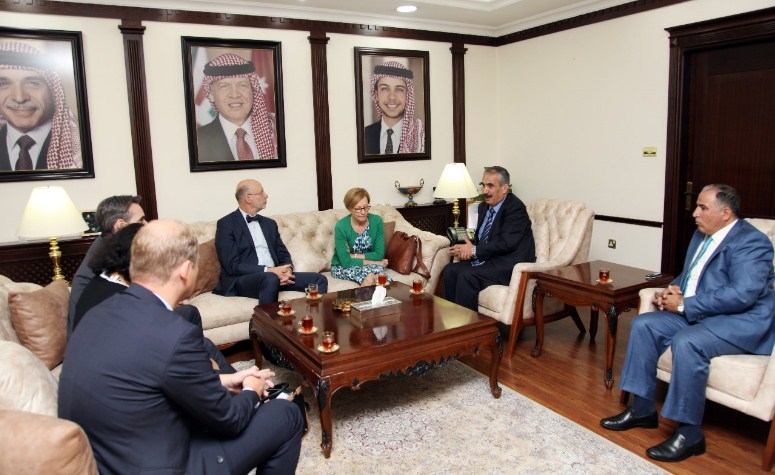 مبيضين يلتقي وفدا المانيا (صور)