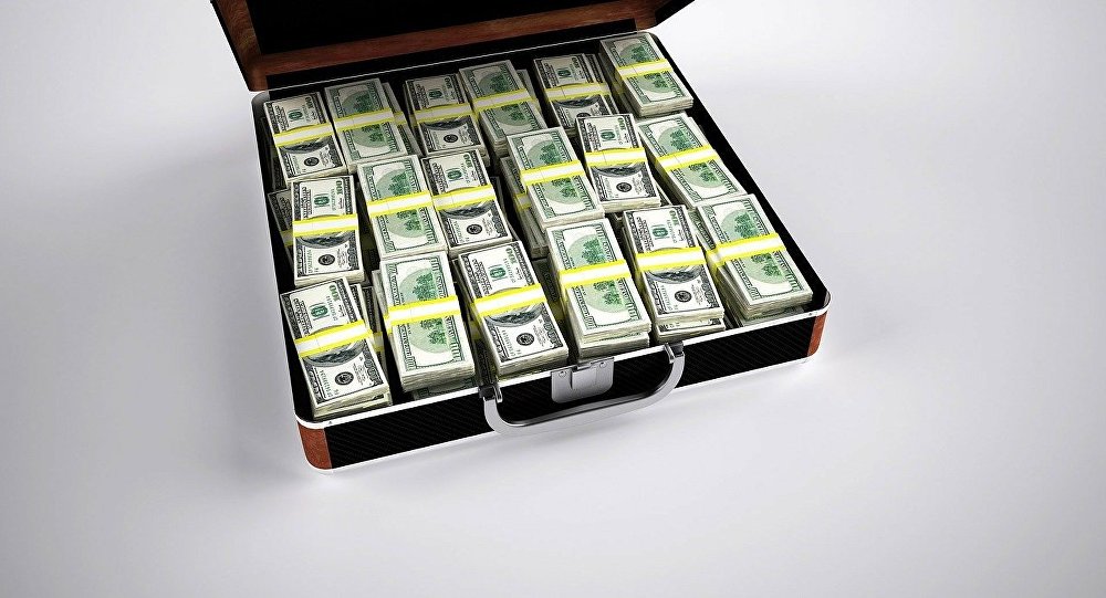 طالبة تخضع للمحاكمة بعد تلقيها مليون