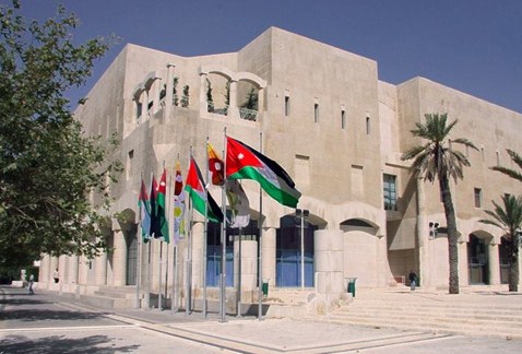 قرار مرتقب بإنهاء عقود تتجاوز «سقف